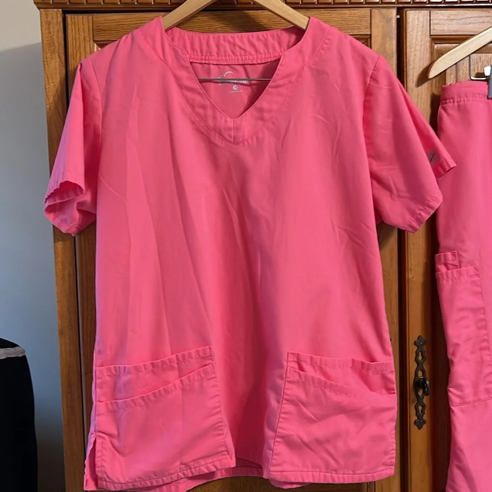UA Butter-soft scrub set - Picture 3 of 5